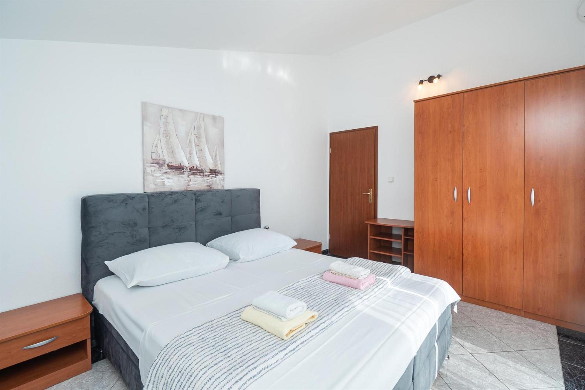 Apartments Polly Primošten Eksteriør billede